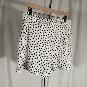 Zara NWT White Polka Dot Ruffle Shorts/Skort Size Large